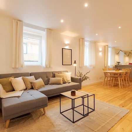The Yellow House Spacious Duplex In Prazeres District Lissabon Exterior foto
