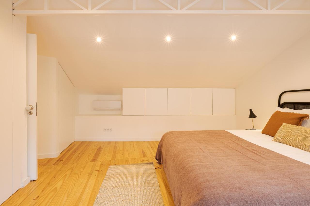 The Yellow House Spacious Duplex In Prazeres District Lissabon Exterior foto