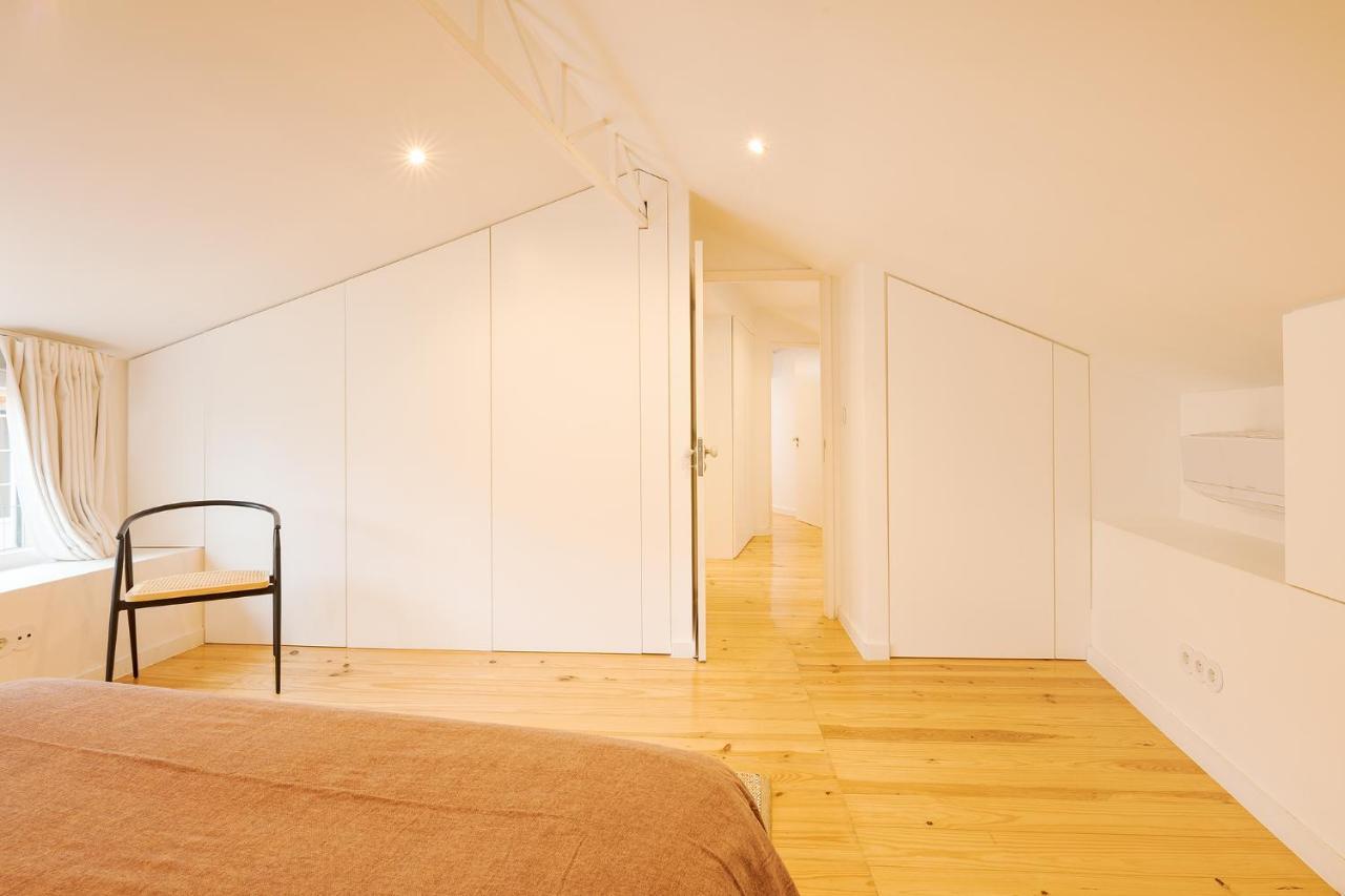 The Yellow House Spacious Duplex In Prazeres District Lissabon Exterior foto