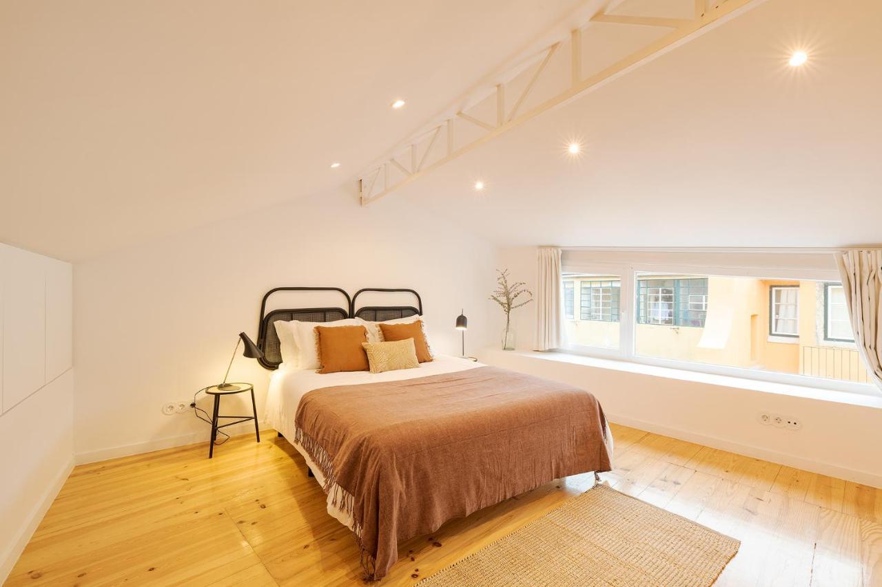 The Yellow House Spacious Duplex In Prazeres District Lissabon Exterior foto