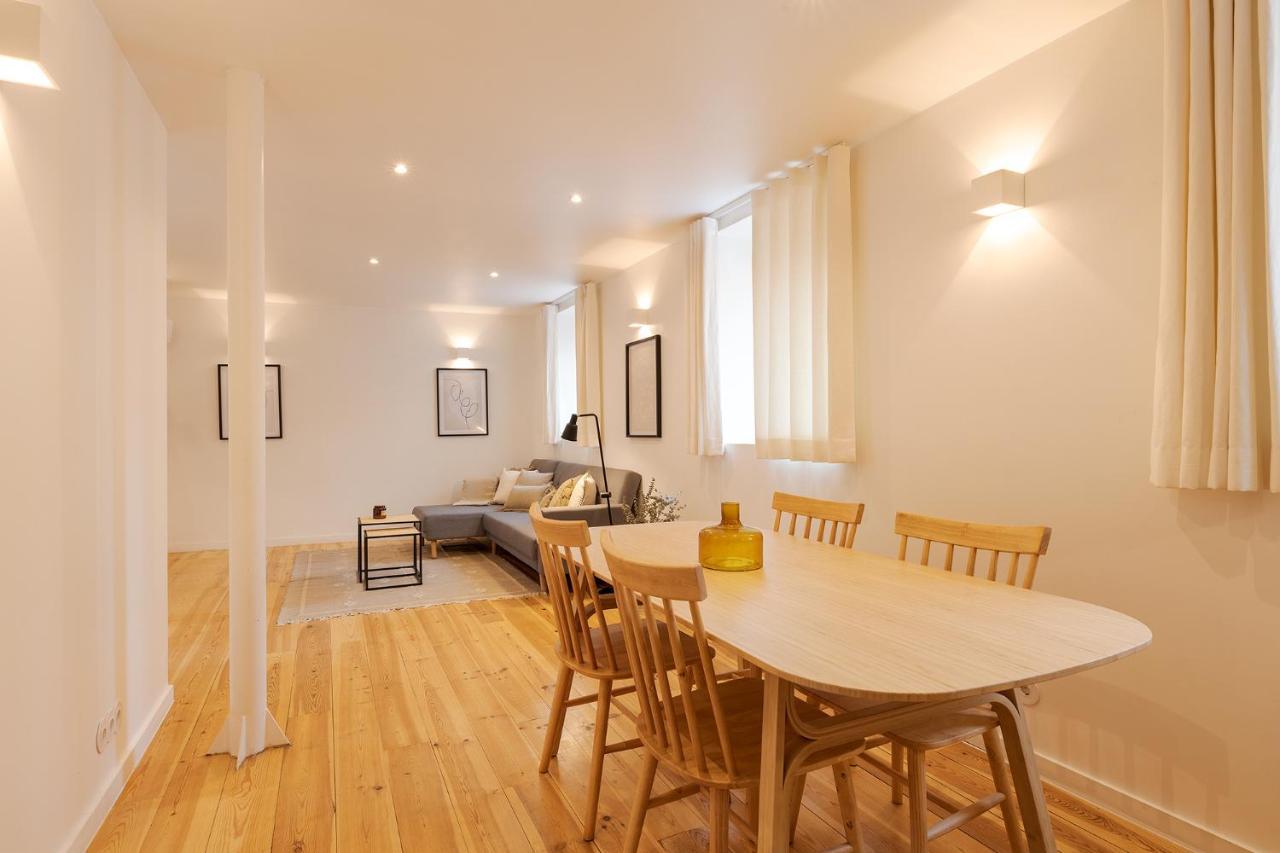 The Yellow House Spacious Duplex In Prazeres District Lissabon Exterior foto