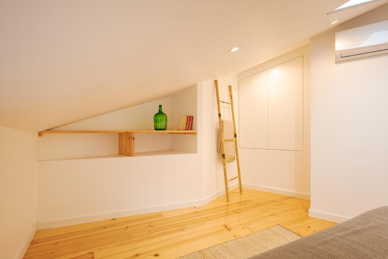 The Yellow House Spacious Duplex In Prazeres District Lissabon Exterior foto