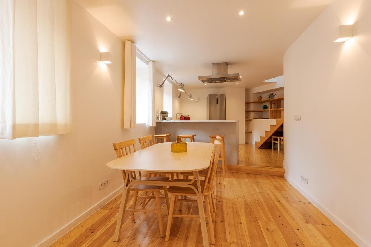 The Yellow House Spacious Duplex In Prazeres District Lissabon Exterior foto