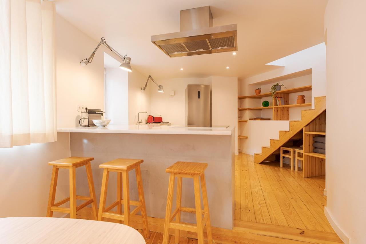 The Yellow House Spacious Duplex In Prazeres District Lissabon Exterior foto